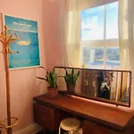 Characterful Victorian Terrace With Parking 10 Min Walk To The 別荘 *