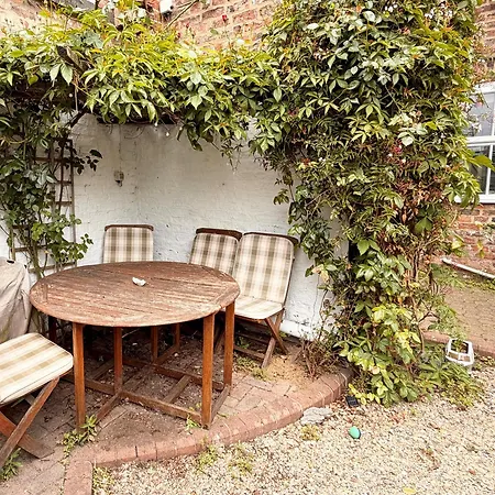 Holiday home Characterful Victorian Terrace With Parking 10 Min Walk To The York