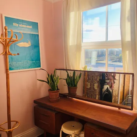 Characterful Victorian Terrace With Parking 10 Min Walk To The Holiday home *