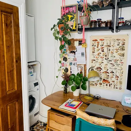 Holiday home Characterful Victorian Terrace With Parking 10 Min Walk To The