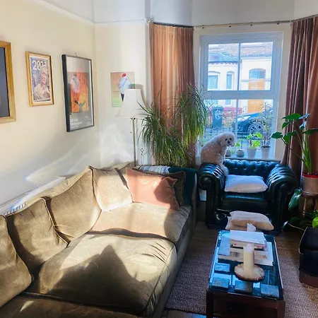 Characterful Victorian Terrace With Parking 10 Min Walk To The